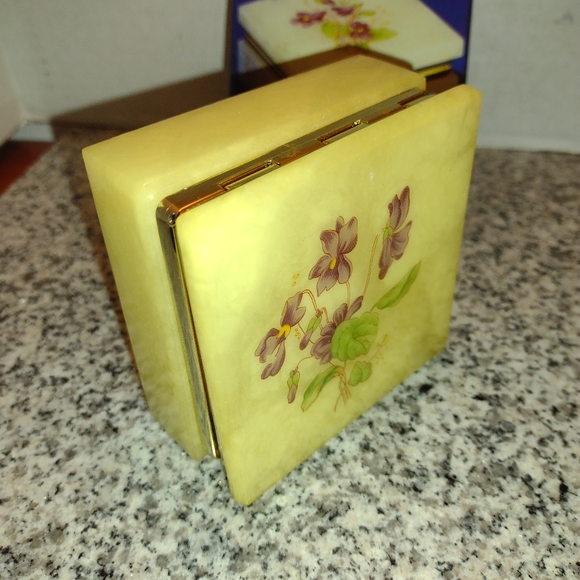 Genuine Alabaster VIOLETS Square Shape Trinket Box. Made in Italy Vntg. 80s NEW. - Picture 7 of 8